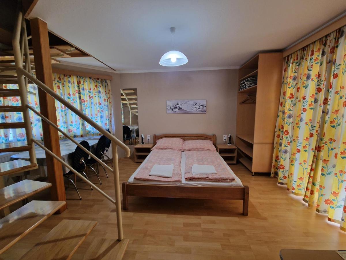 Villa Leticia Siófok Esterno foto