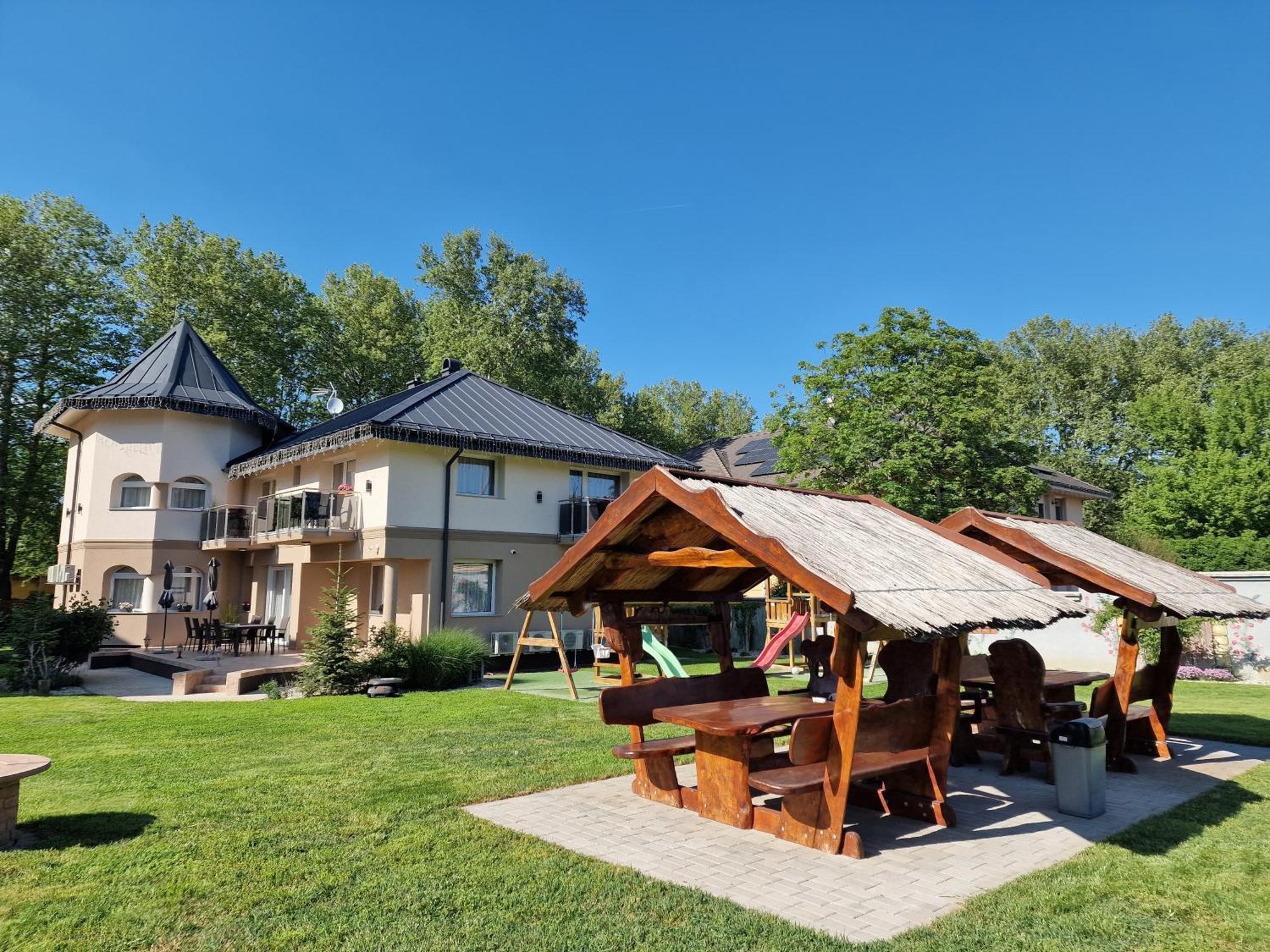 Villa Leticia Siófok Esterno foto